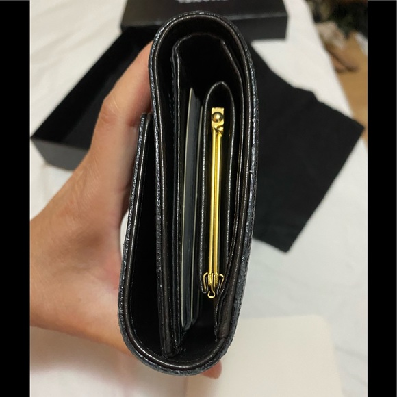 Authentic Chanel semi clutch wallet, authentic - Picture 14 of 16